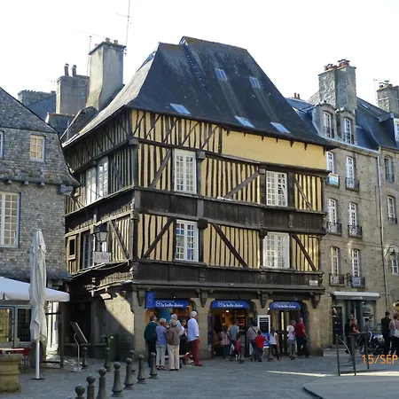 Le Logis De La Cour De Bretagne Au Port De Dinan Lanvallay